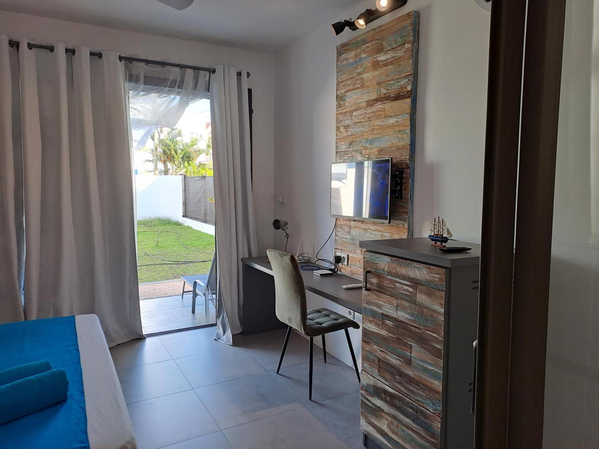 Maison Mont Choisy - One Or Two Bedrooms Apartment Trou aux Biches Exterior foto